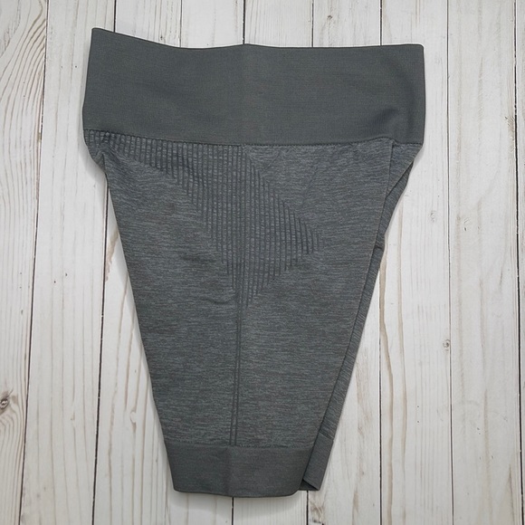 NWT. Pursue Fitness ADAPT seamless shorts.  Size MEDIUM.  Color: Subtle Grey - Picture 3 of 11